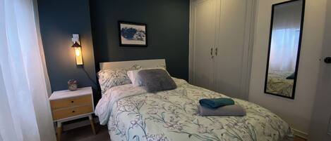 3 chambres, fer et planche à repasser, Wi-Fi, draps fournis