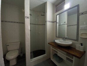 Shower, towels, soap, shampoo