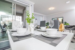 Dining - EPIC STYLISh retreat W/Free water park near Disney (Kissimmee)