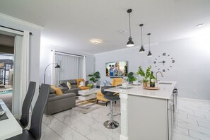 Interior - EPIC STYLISh retreat W/Free water park near Disney (Kissimmee)