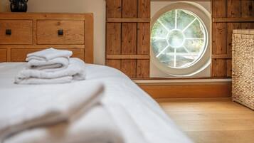 House, Garden View | 1 bedroom, iron/ironing board, free WiFi