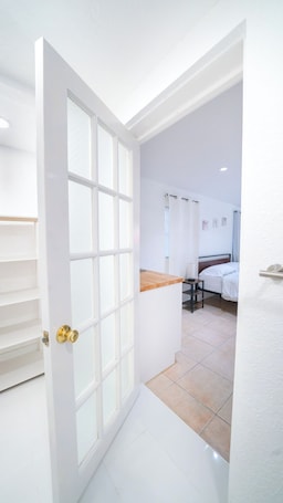 Interior. Cozy apartment next to Busch Gardens / USF