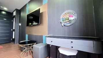 Premium Double Room, 1 Queen Bed, Non Smoking, Private Bathroom | Desk, free WiFi