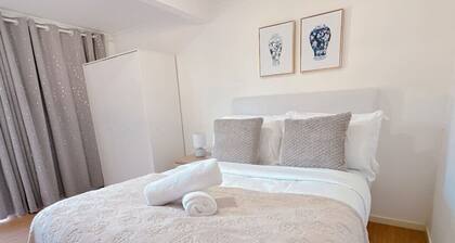 Comfy unit near Garden city Westfield w/ Parking