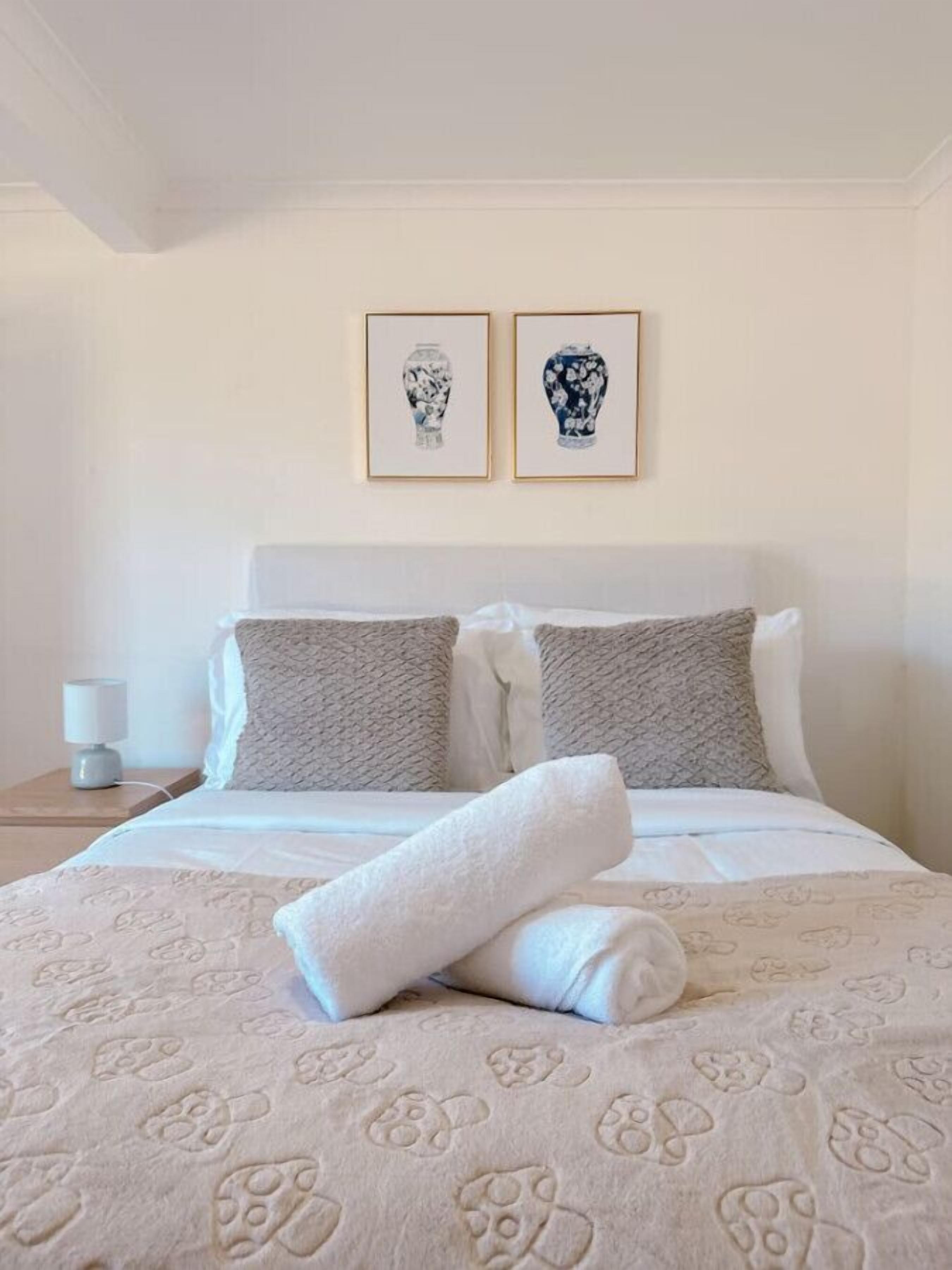 1 dormitorio, escritorio, tabla de planchar con plancha y wifi gratis