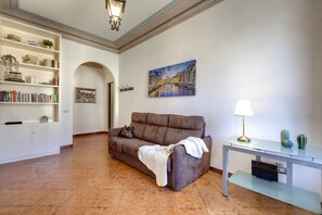 Smart TV, fireplace, stereo