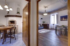Smart TV, fireplace, stereo
