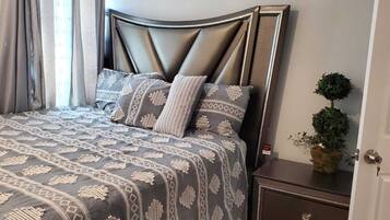 2 slaapkamers, een strijkplank/strijkijzer, gratis wifi, beddengoed