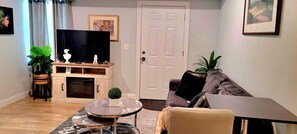 Smart TV, fireplace