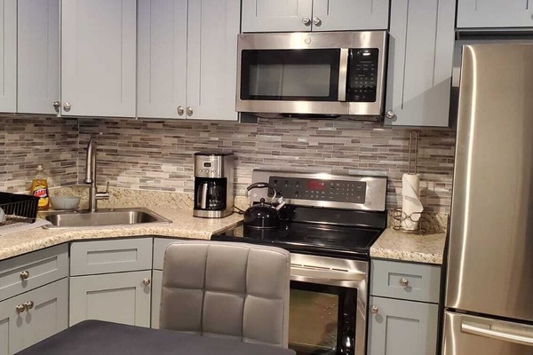 Micro-ondas, fogão, cooktop, cafeteira/chaleira