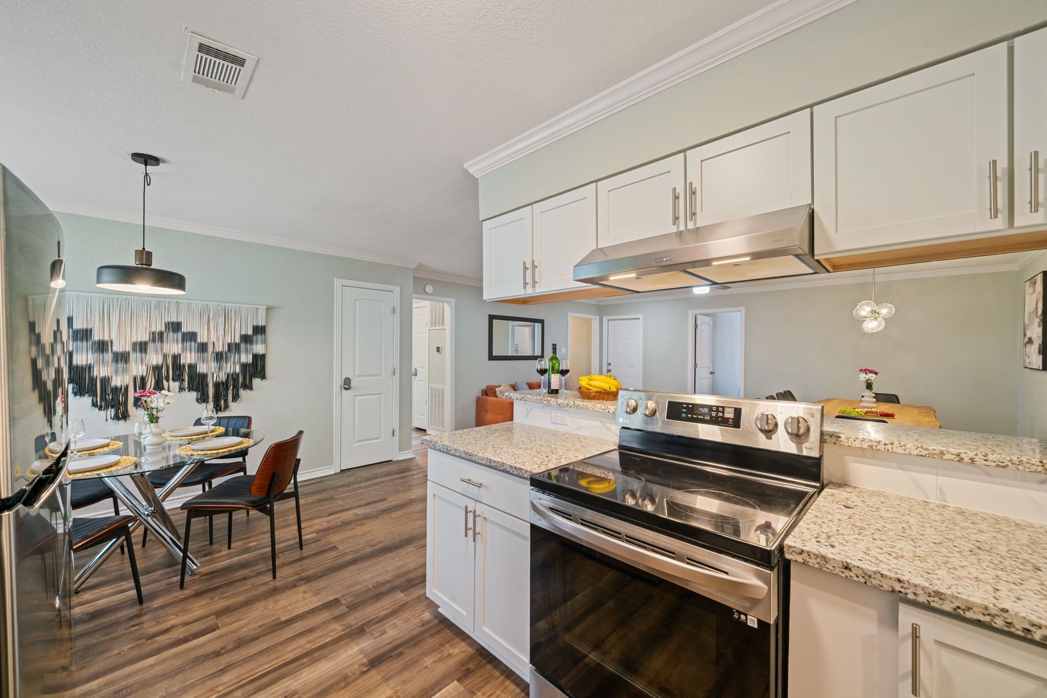 冰箱、微波炉、烤箱、炉灶