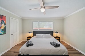 4 chambres, fer et planche à repasser, Wi-Fi, literie fournie