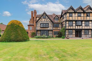 Front of property - Severn End - 15th Century Manor House (Worcester)