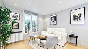 Living area - Spacious flat for 4 -  Eiffel Tower (Paris)