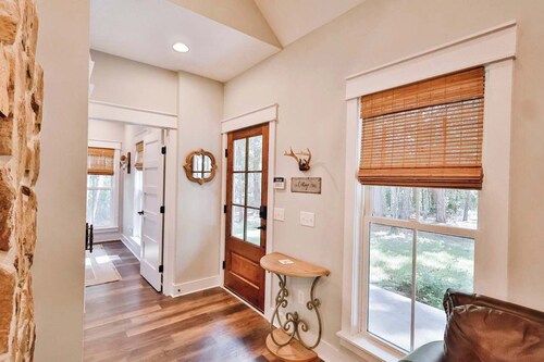 The Camellia Cottage - private family space!