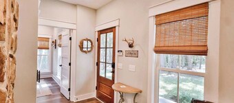 The Camellia Cottage - private family space!