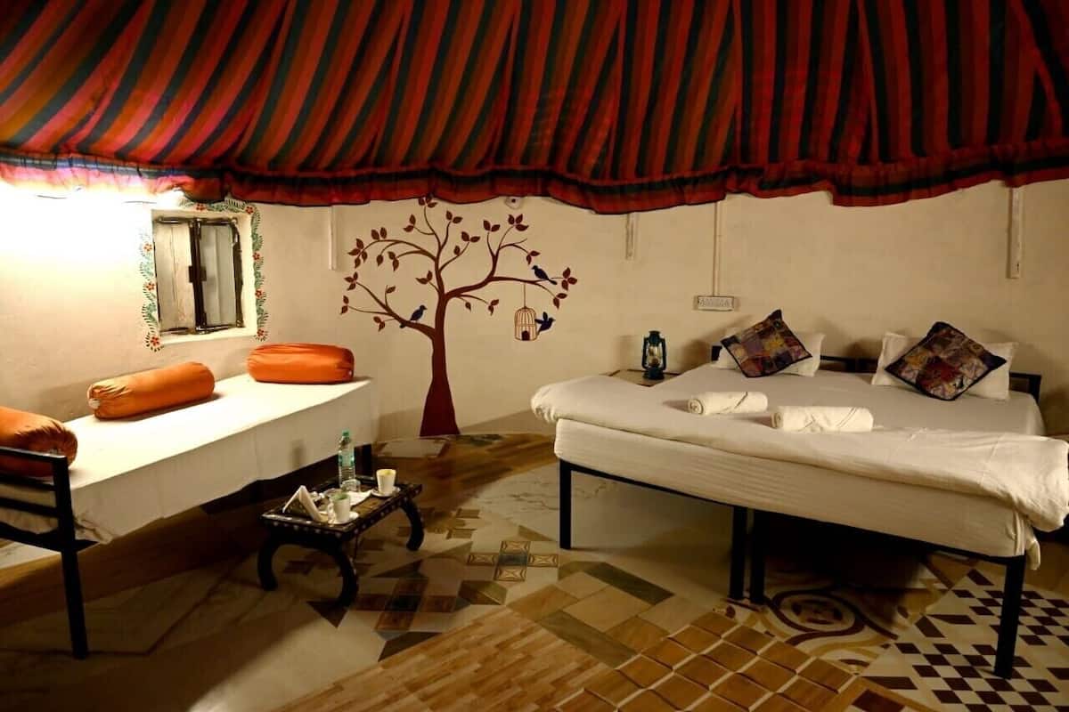 1 bedroom, premium bedding, desk, WiFi (free)