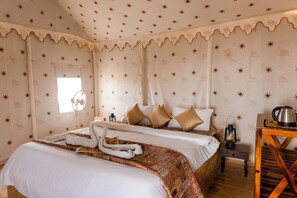 1 bedroom, premium bedding, desk, free WiFi - Nomads Heaven Desert Camp (Jaisalmer)