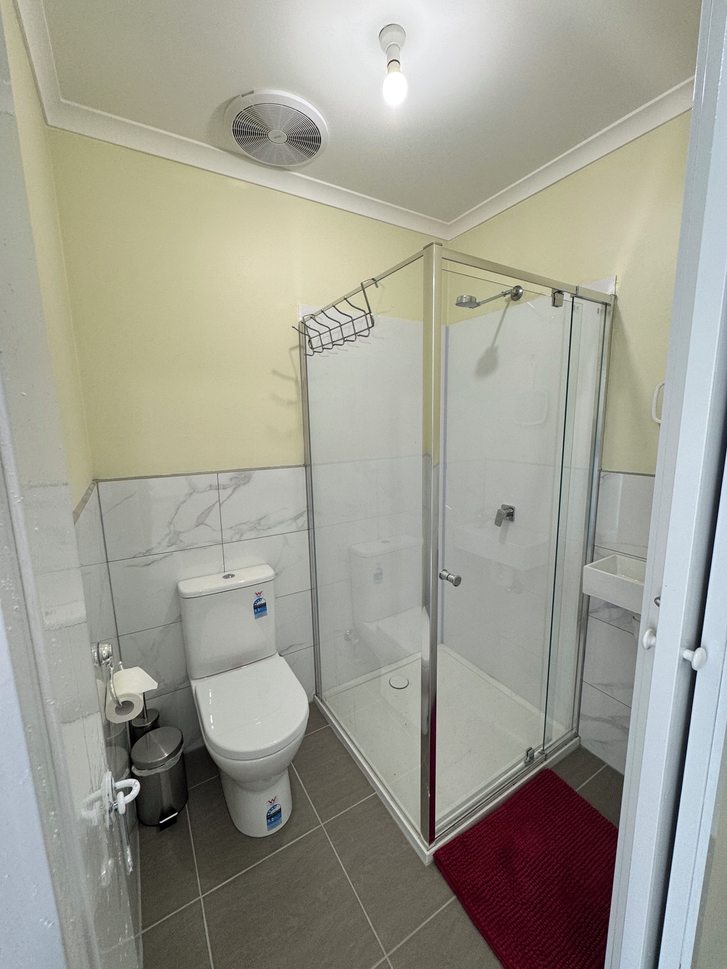 Articles de toilette écologiques, serviettes fournies, savon, shampoing