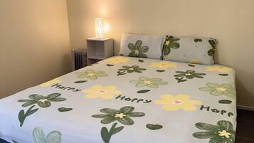 2 bedrooms, desk, free WiFi, bed sheets