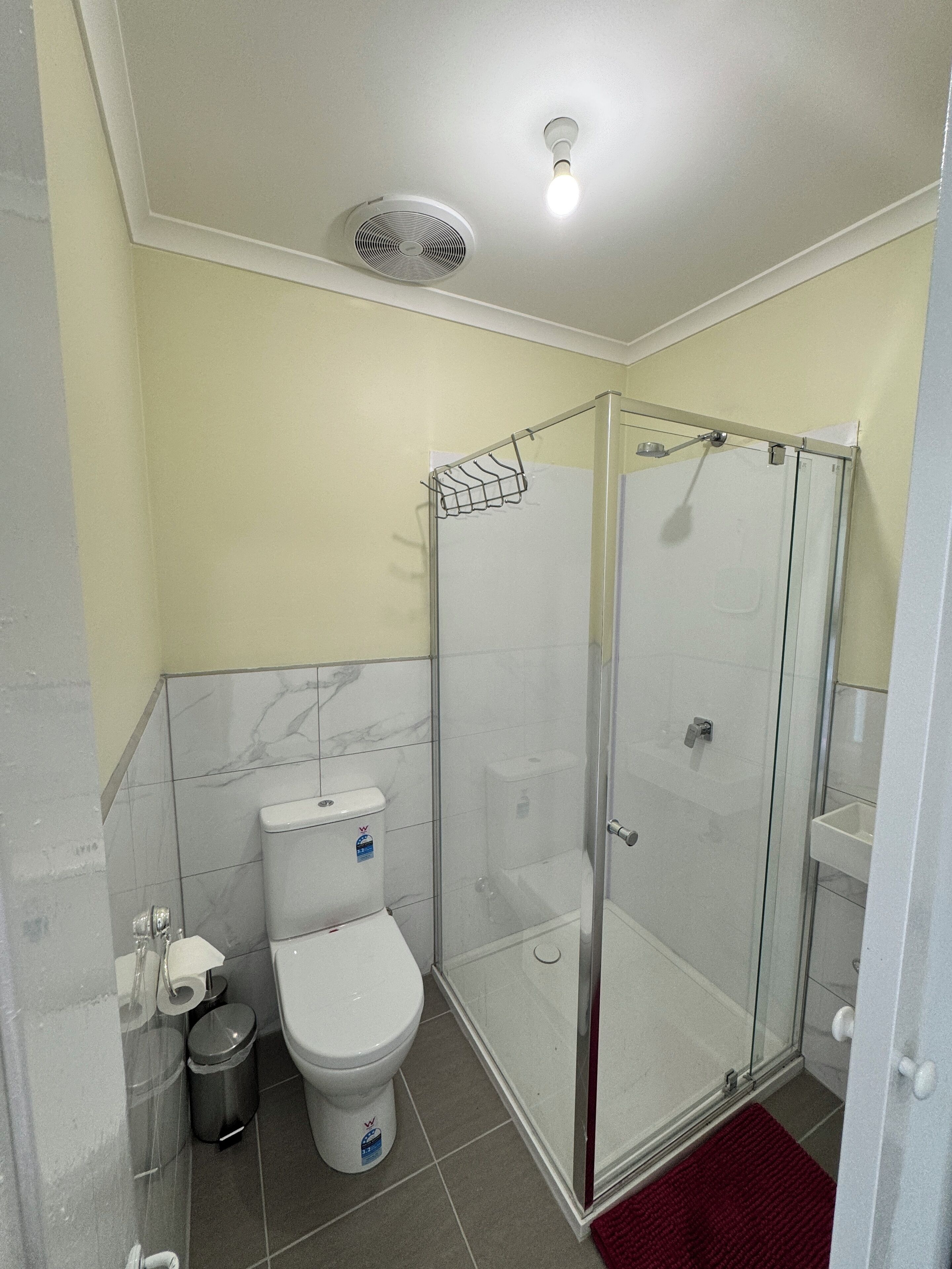 Articles de toilette écologiques, serviettes fournies, savon, shampoing