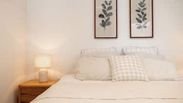 2 bedrooms, iron/ironing board, WiFi, bed sheets