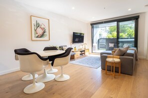 Interior - Stylish Ground-floor stay near Austin Hospital - Walk to Cafes & Yarra Trails (Heidelberg)