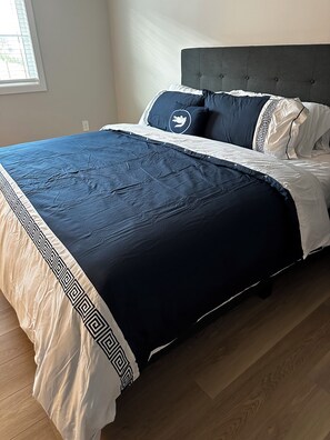 4 chambres, fer et planche à repasser, Wi-Fi, draps fournis