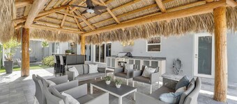 5 mins to Beach! Pool & Tiki Hut | BBQ