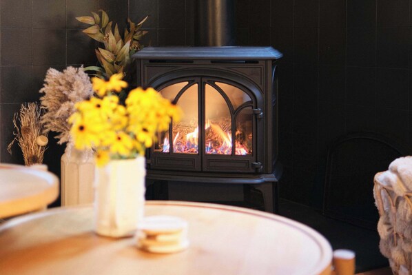 Interior - A Frame~ Shenandoah Escape~ Fire Pit~ Hot tub~ BBQ (Harpers Ferry)