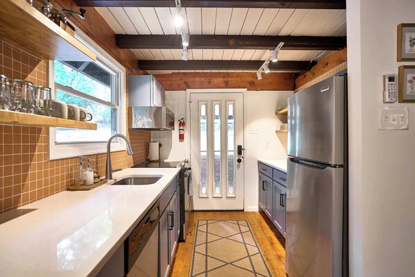 Microwave, oven, stovetop, dishwasher - A Frame~ Shenandoah Escape~ Fire Pit~ Hot tub~ BBQ (Harpers Ferry)