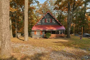 Exterior - A Frame~ Shenandoah Escape~ Fire Pit~ Hot tub~ BBQ (Harpers Ferry)