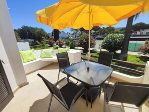 Outdoor dining - Albufeira, T1 in Balaia Golf Village, Algarve (Albufeira)