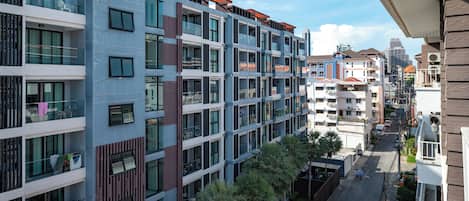 Estudio clásico, balcón, vistas a la ciudad | Vistas del balcón