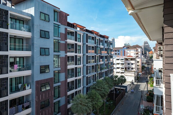 Estudio clásico, balcón, vistas a la ciudad | Vistas del balcón