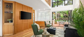 Balmain Retreat - 2BR + Study