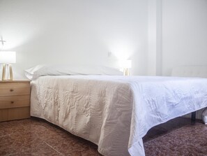 4 habitaciones, acceso a internet y ropa de cama