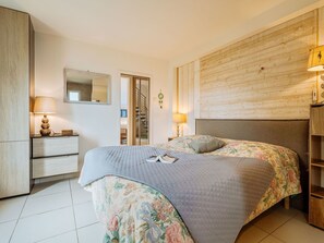 3 bedrooms, travel cot, free WiFi, bed sheets - Stunning private villa for 6 people with WIFI, TV and terrace (Dinard)