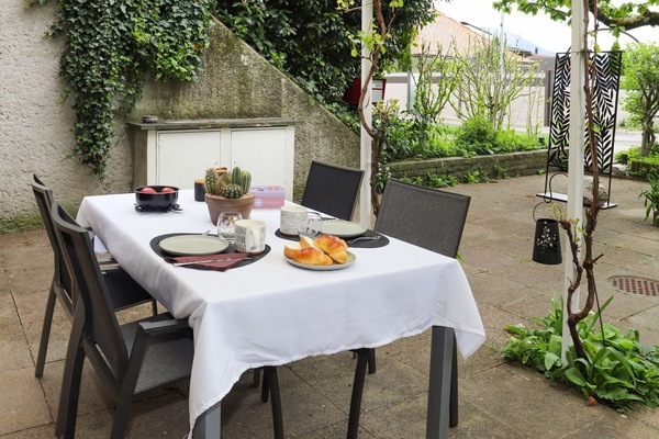 Essen, Tabelle, Pflanze, Geschirr, Möbel, Eigentum, Tisch Im Freien, Gartenmöbel, Stuhl, Interior Design