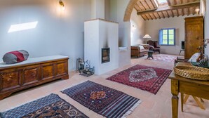 A spacious living room with a fireplace, wooden furniture, and patterned rugs. - Beautiful private villa with private pool, WIFI, A/C, TV, patio, pets allowed and panoramic view (Asciano)