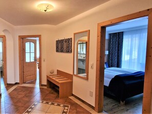 2 Schlafzimmer, Reisekinderbett, kostenloses WLAN