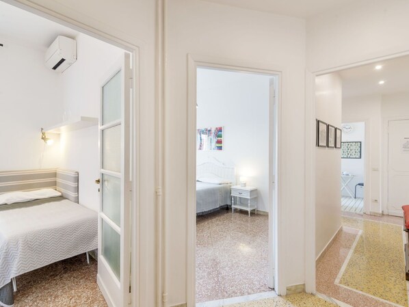 2 عدّة غرف نوم وسرير سفر وواي فاي مجانًا