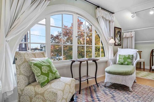 Enjoy this comfortably furnished, historic Craftsman home just 1 block from downtown McMinnville
