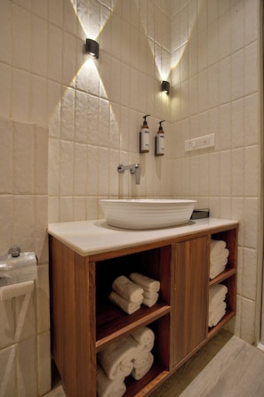 Bathroom - Asgard Apartments & Hotels (Siolim)