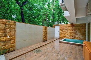 Indoor pool - Asgard Apartments & Hotels (Siolim)
