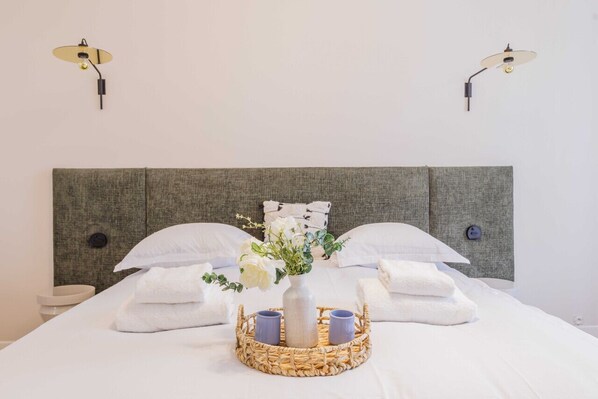 Iron/ironing board, WiFi, bed sheets