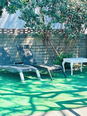 Property grounds - Artistic Oasis.  Charming 3-bedroom house in La Mesa with AC, WiFi, washer/dryer (La Mesa)