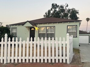 Exterior - Artistic Oasis.  Charming 3-bedroom house in La Mesa with AC, WiFi, washer/dryer (La Mesa)