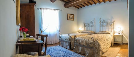 1 dormitorio, escritorio, wifi gratis y ropa de cama