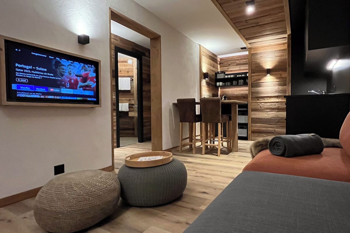 Comfort Apartment, Kitchen, Mountain View | Living area